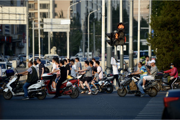 北京出行便利還是電動(dòng)車.jpg