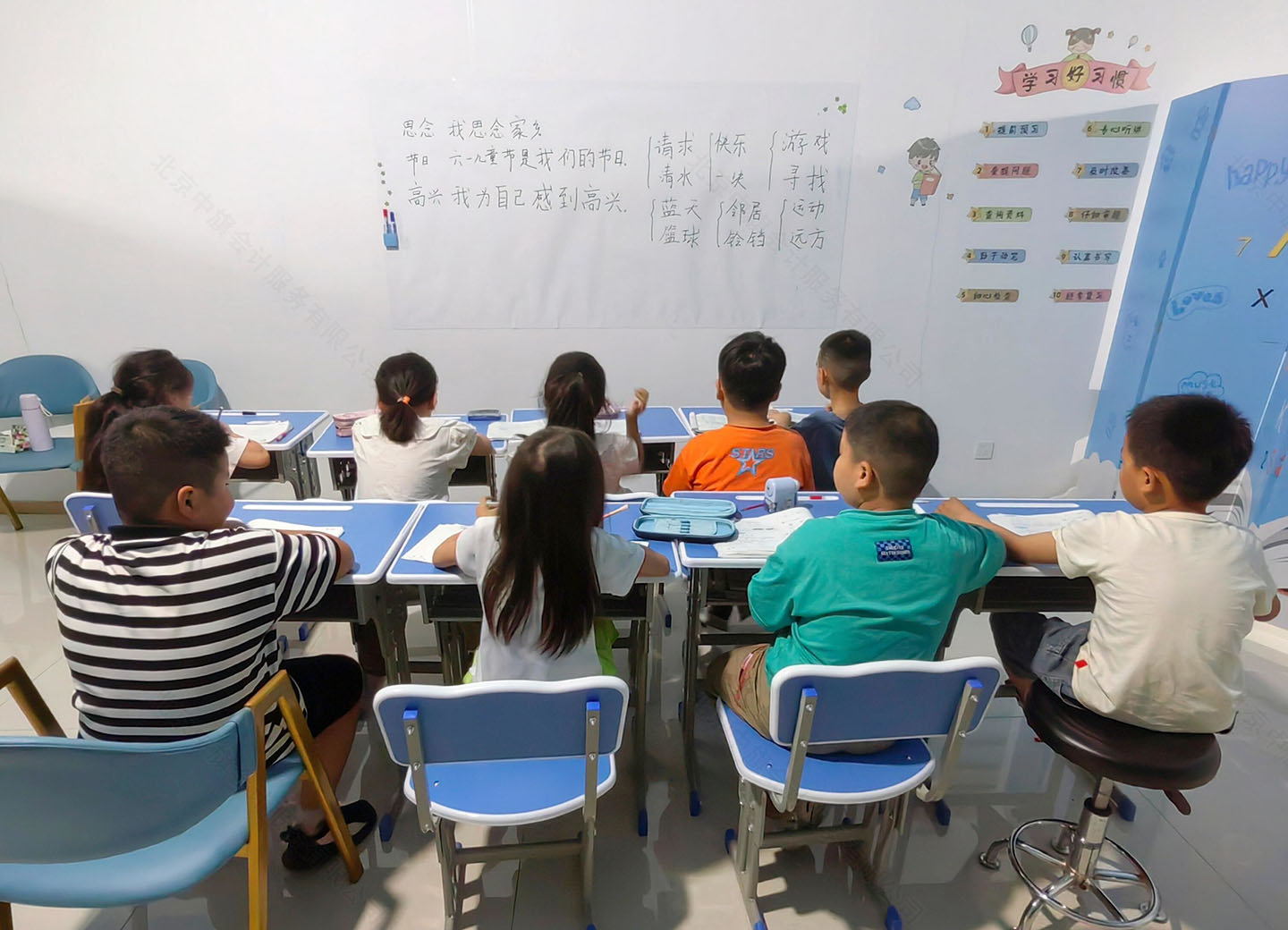 可愛的孩子們正在學習.jpg