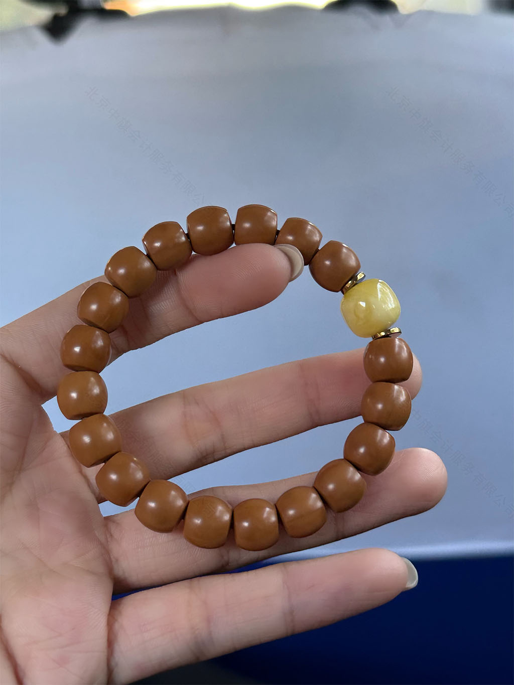 昨晚逛潘家園買的手串一共三個(gè).jpg