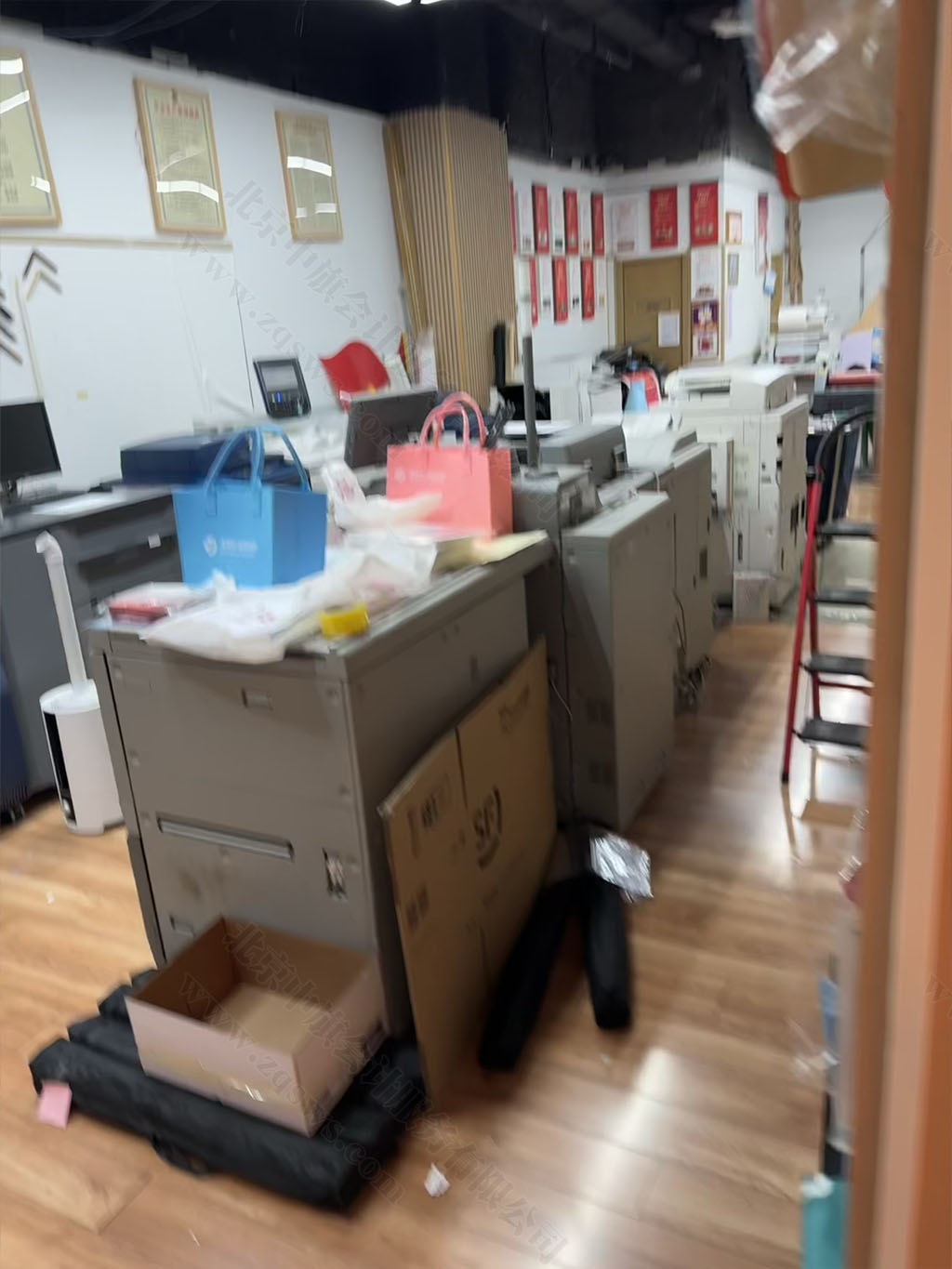 拍照的時(shí)候晃了一下不太清楚，這是復(fù)印設(shè)備了.jpg