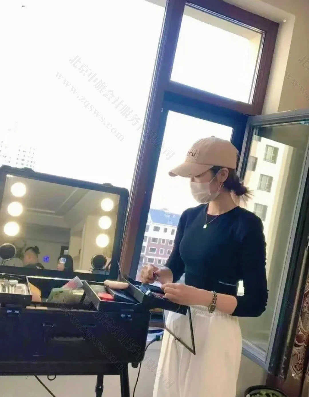 出去給新娘化妝時候的照片.jpg