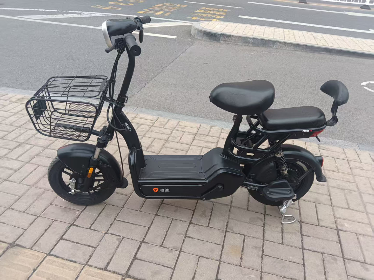我家現(xiàn)在的電動(dòng)自行車.jpg