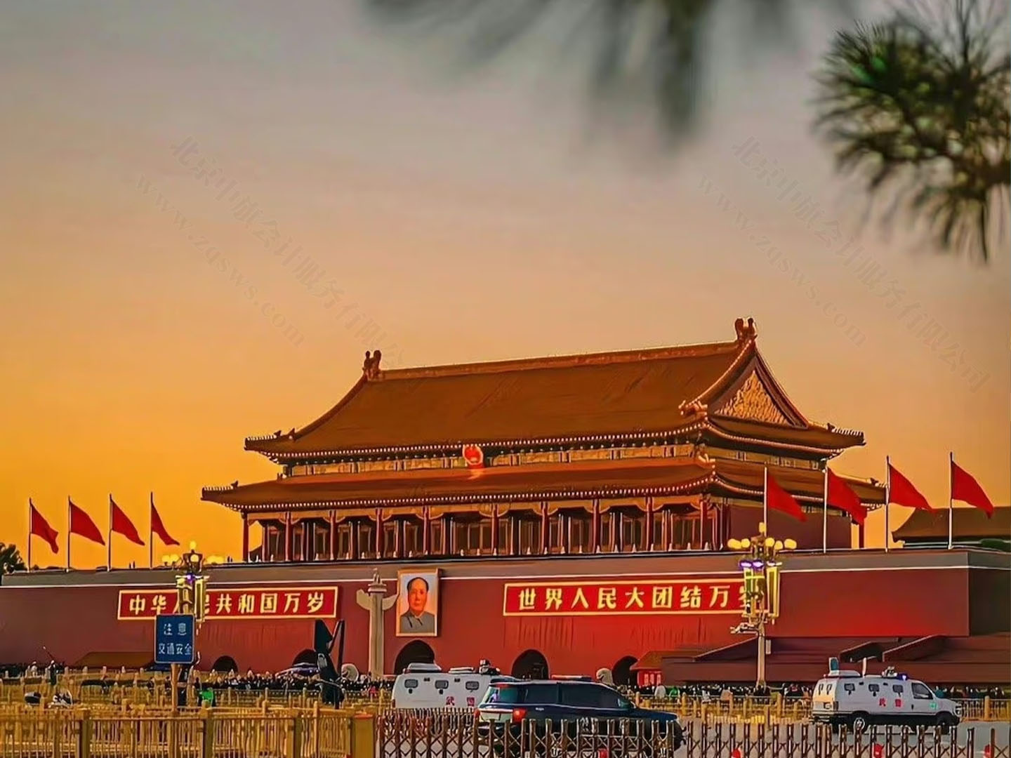 晚霞下的天安門(mén).jpg