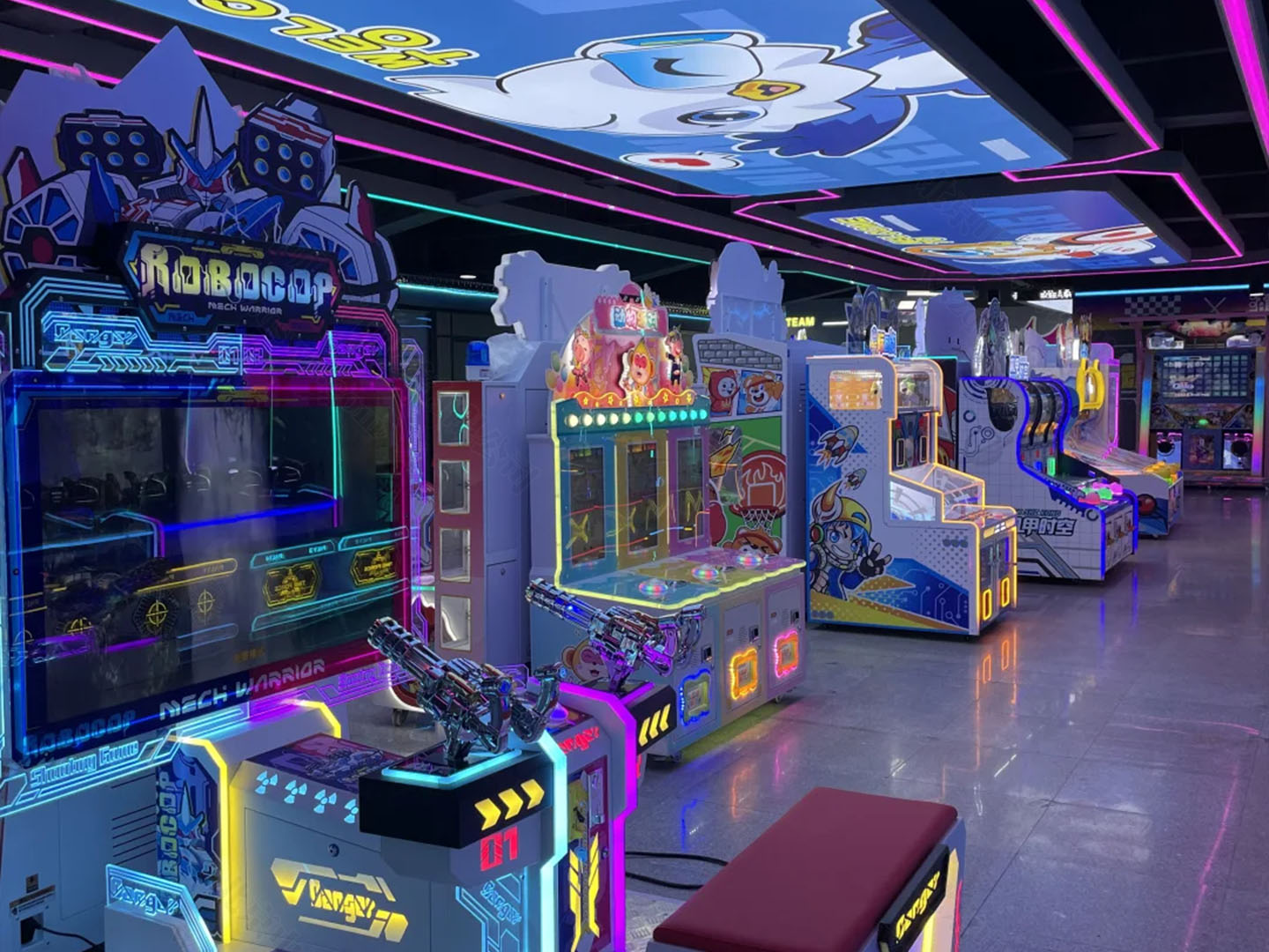 樓下電玩城開業(yè)當(dāng)天.jpg 樓下電玩城開業(yè)當(dāng)天.jpg