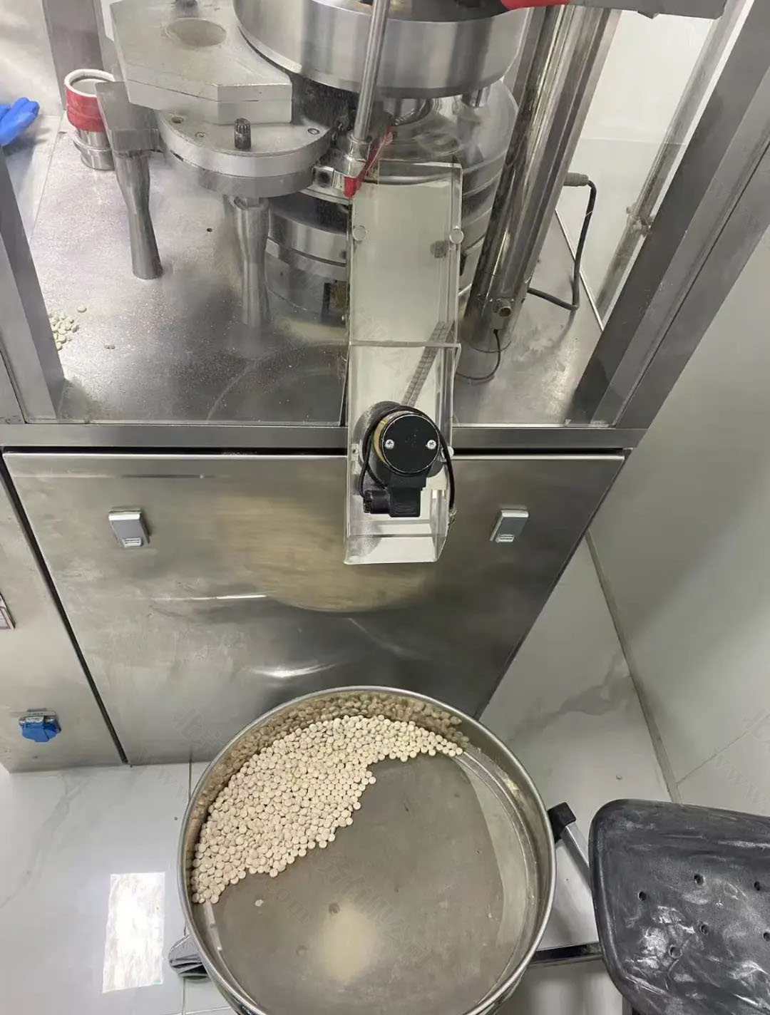 藥品研發(fā)團(tuán)隊(duì).jpg 藥品研發(fā)團(tuán)隊(duì).jpg