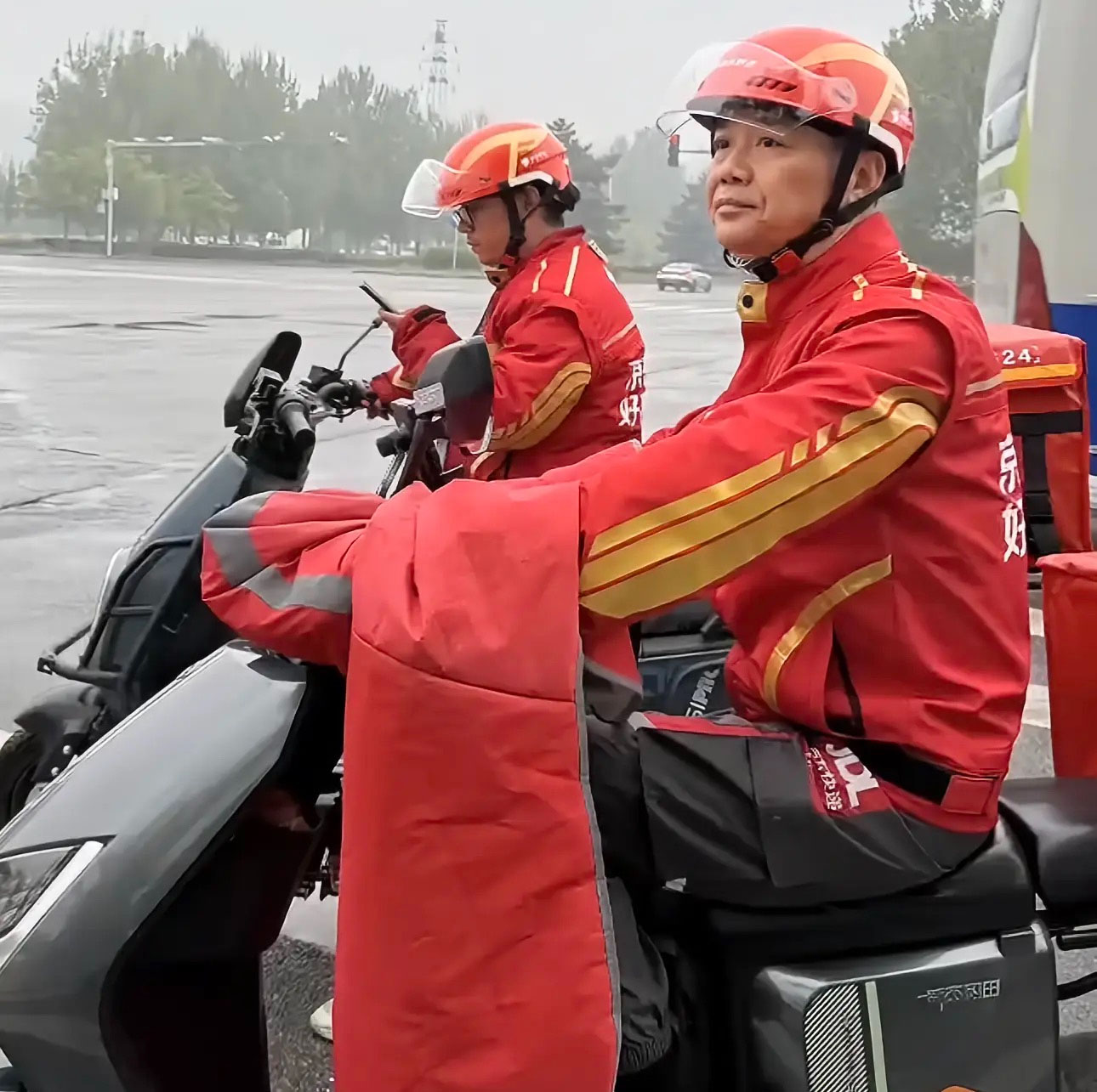 東哥已經(jīng)開始跑外賣了.jpg 東哥已經(jīng)開始跑外賣了.jpg