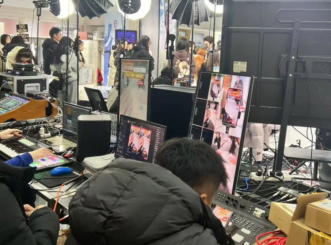 現(xiàn)在網(wǎng)絡(luò)直播的虛擬人物.jpg 現(xiàn)在網(wǎng)絡(luò)直播的虛擬人物.jpg