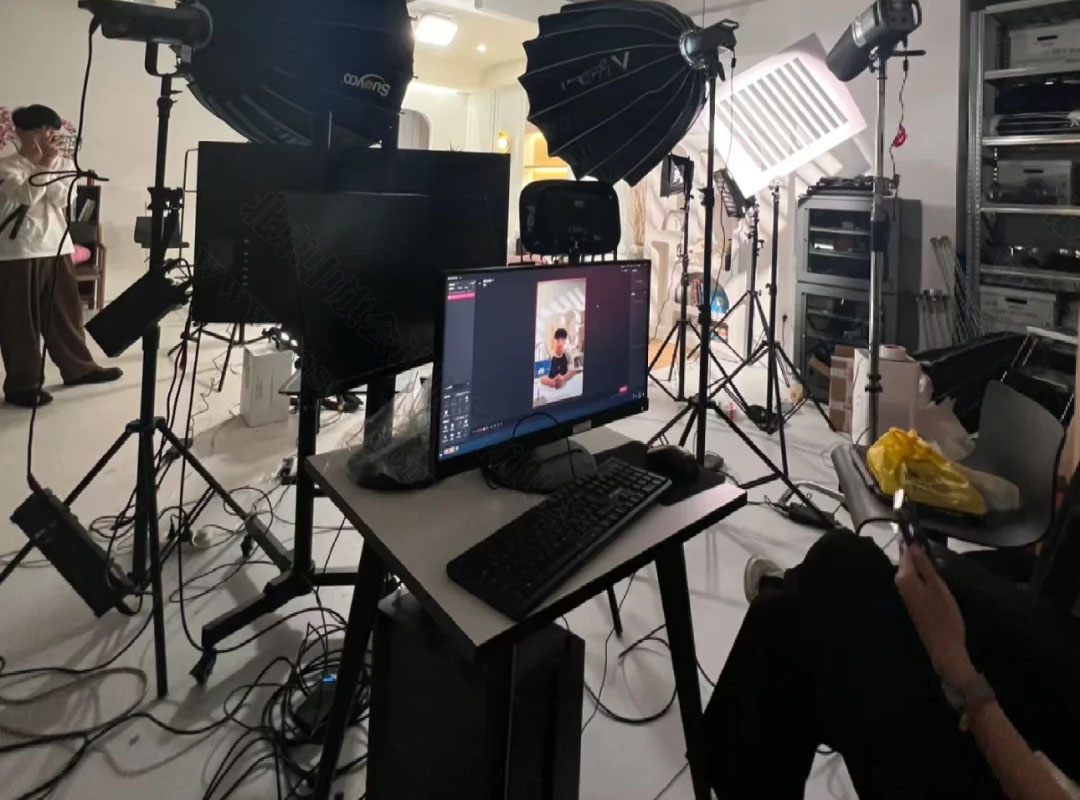 中控要管理整個(gè)直播的節(jié)奏.jpg 中控要管理整個(gè)直播的節(jié)奏.jpg