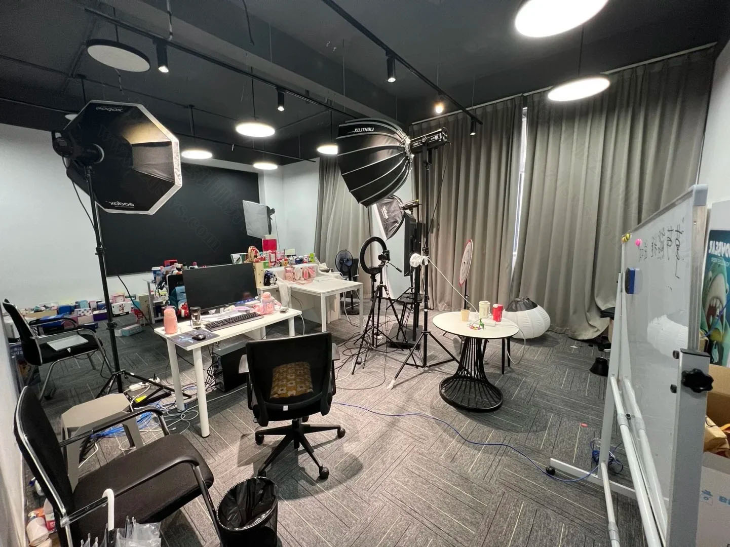 我們中控的辦公環(huán)境.jpg 我們中控的辦公環(huán)境.jpg