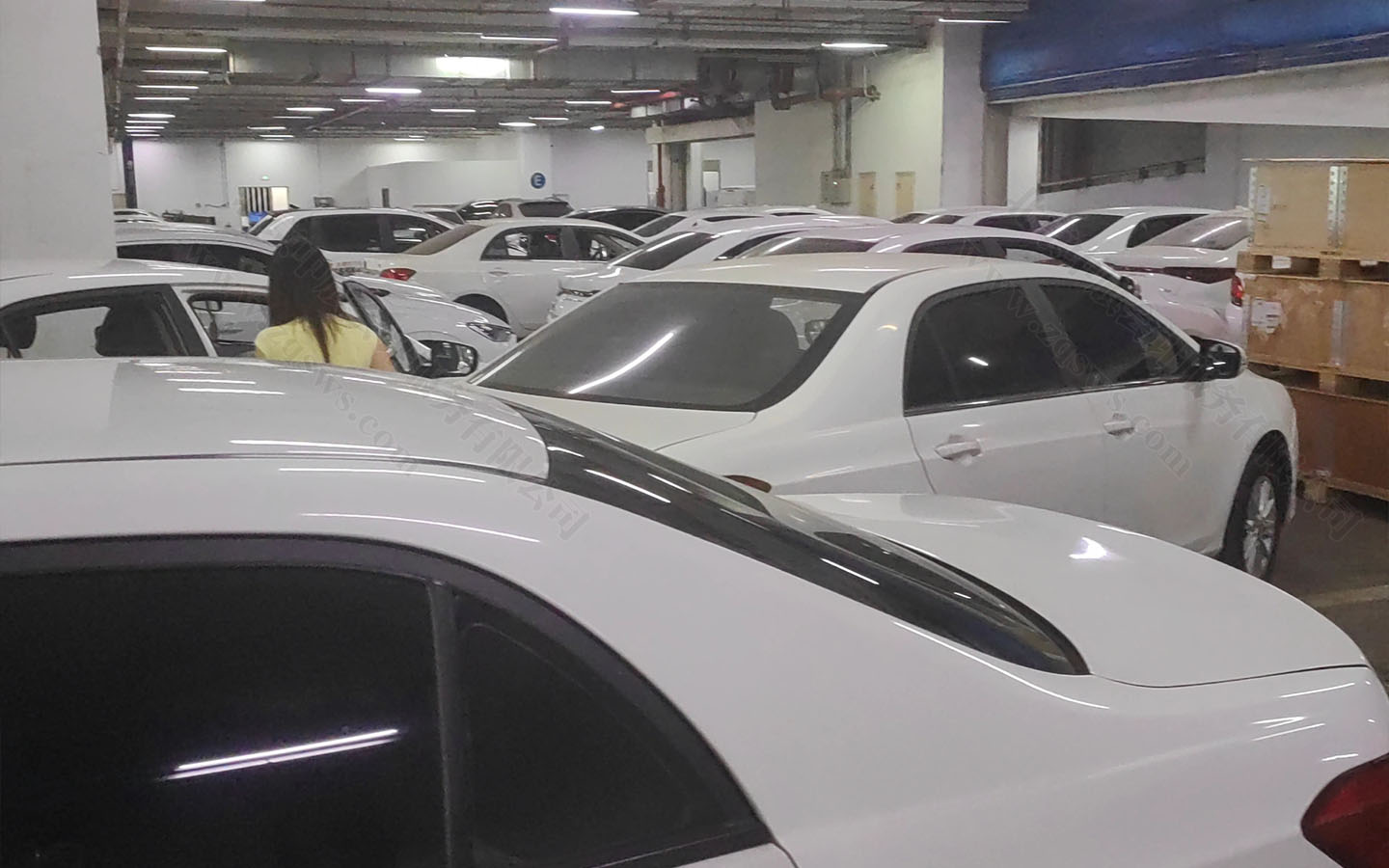 車庫里邊的電車.jpg