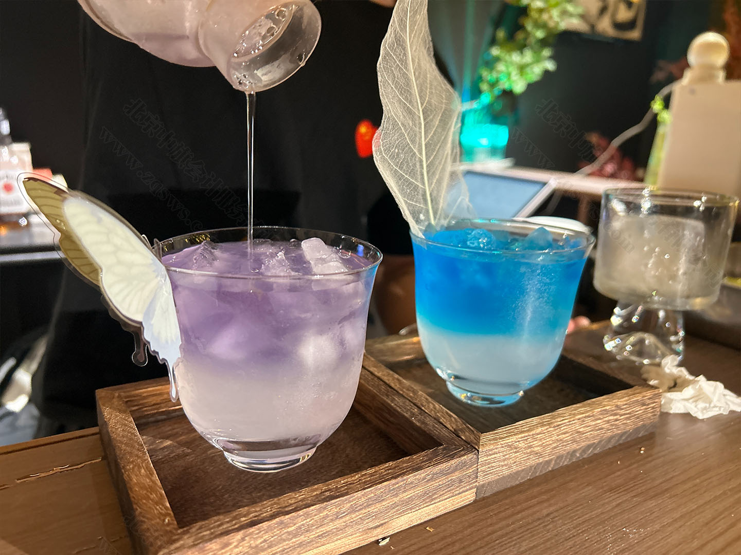 正在兌酒.jpg 正在兌酒.jpg