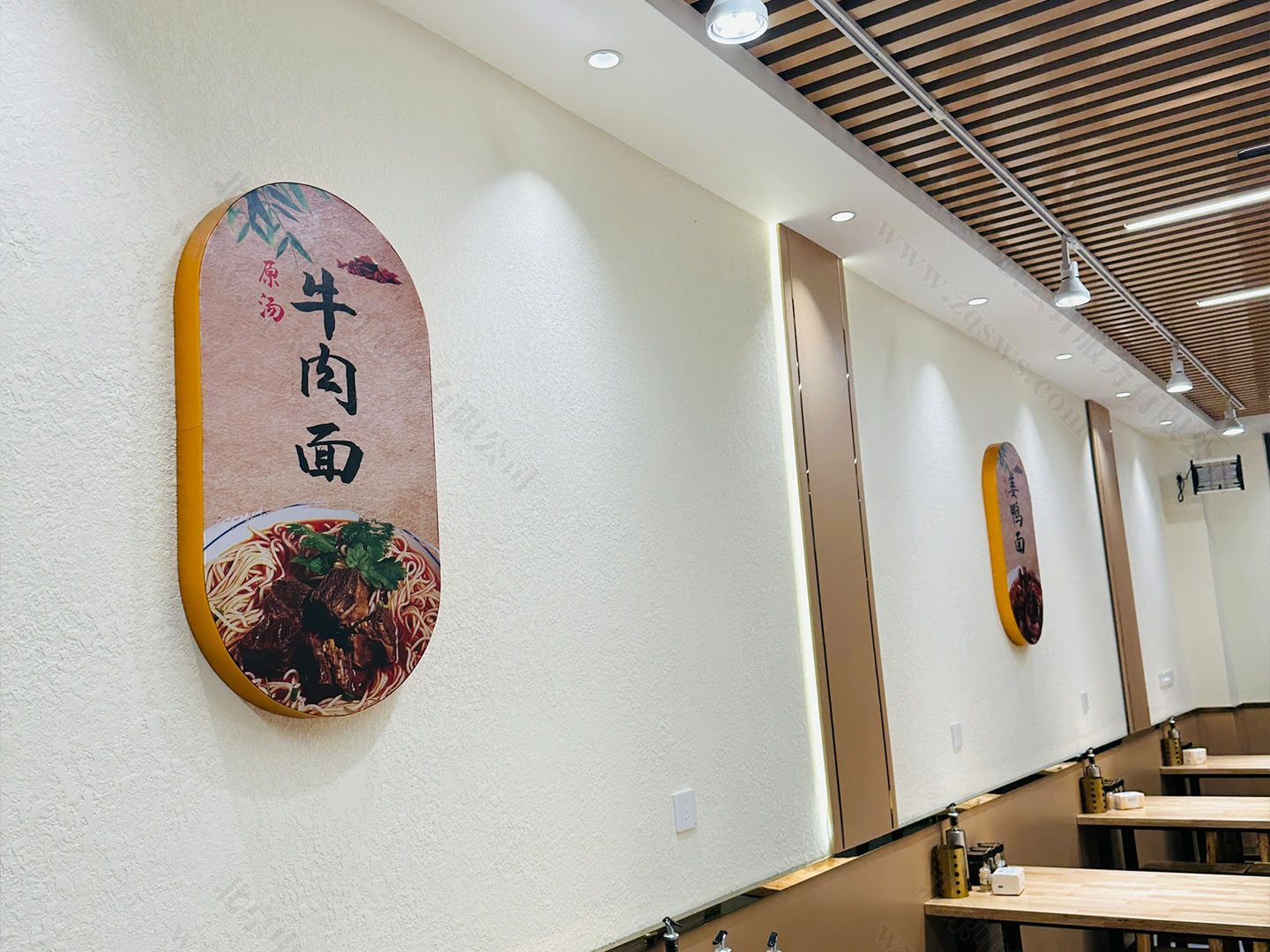 墻上懸掛的招牌菜.jpg 墻上懸掛的招牌菜.jpg