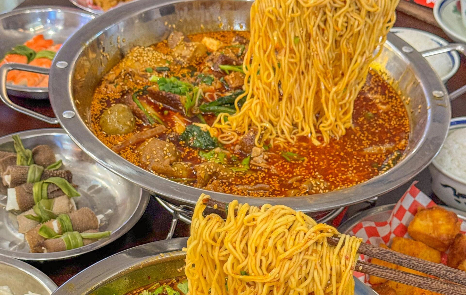 我們樓下新開(kāi)的冒菜館.jpg