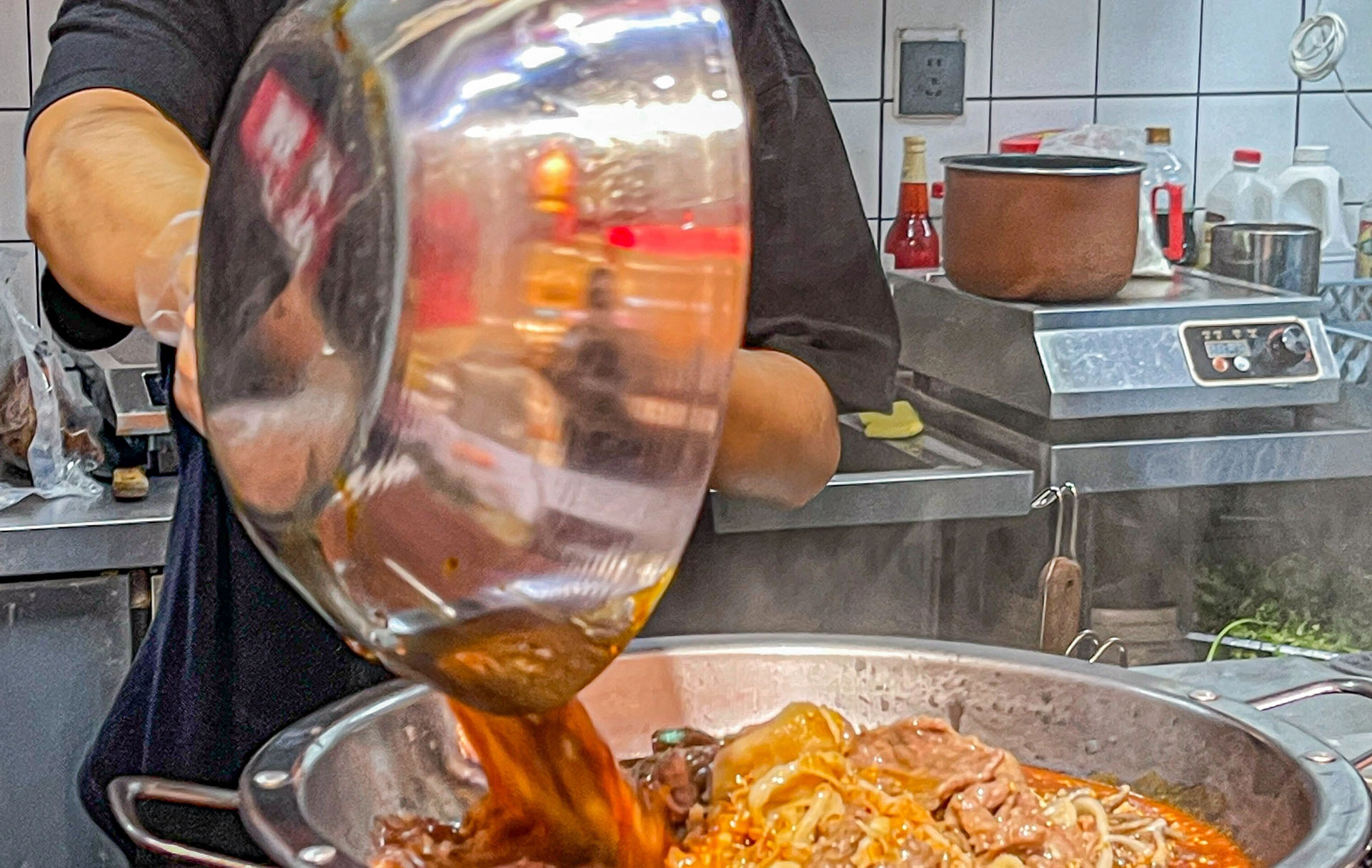 冒菜出餐非?？欤?jiǎn)單拌幾下即可.jpg
