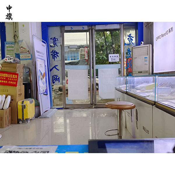 回鄉(xiāng)開(kāi)手機(jī)店后，我才知道線下生意多難做