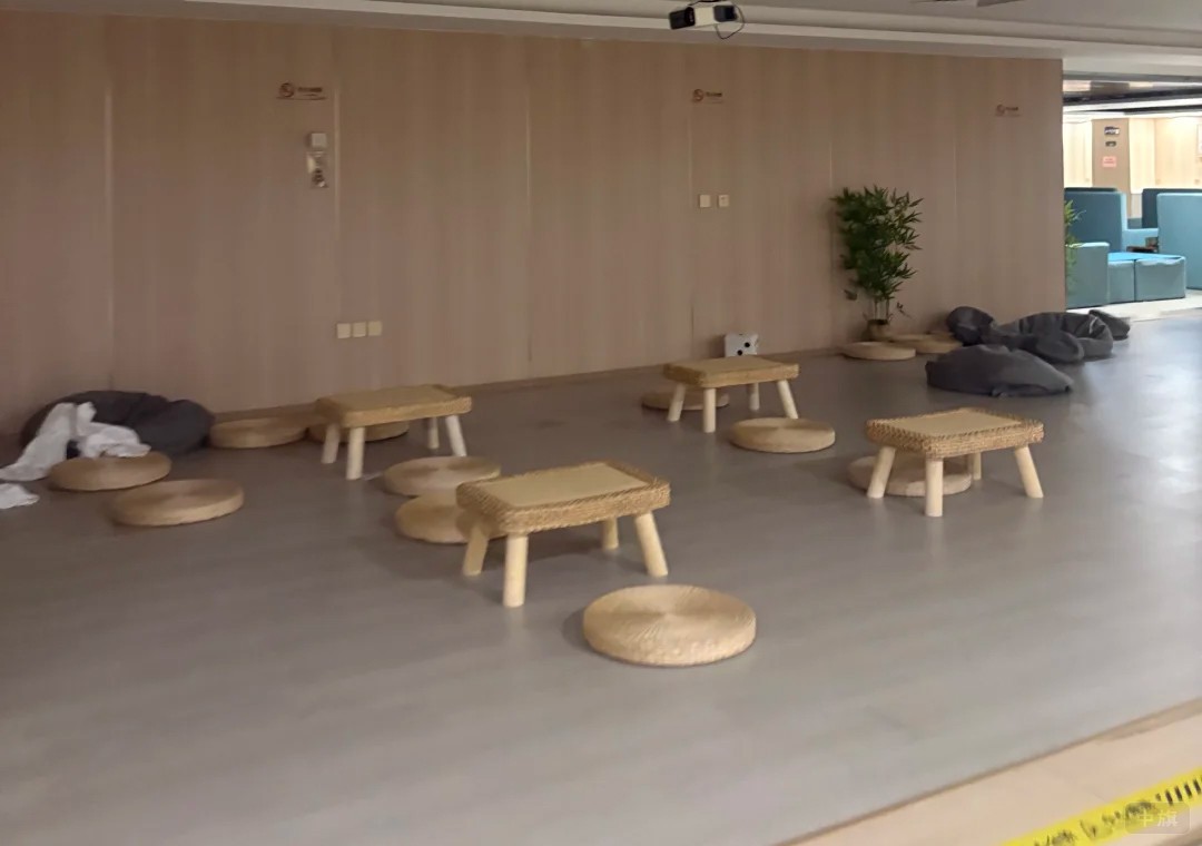 這個(gè)墻面都是A級(jí)防火的.jpg