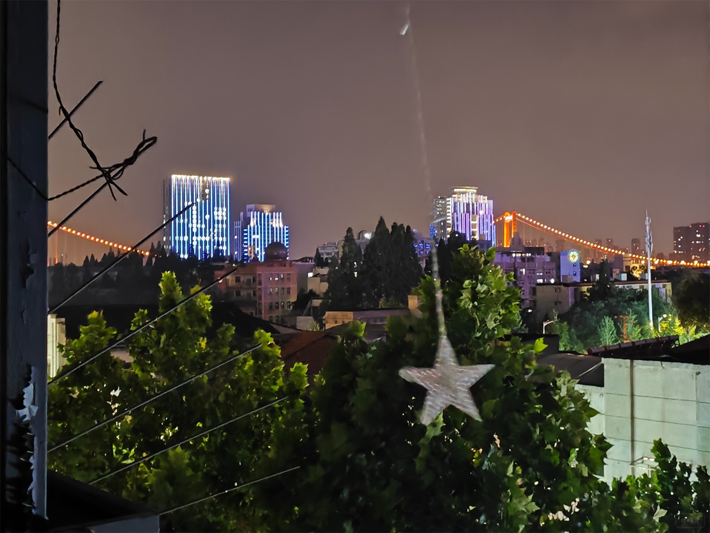 夜深了看看美景.jpg