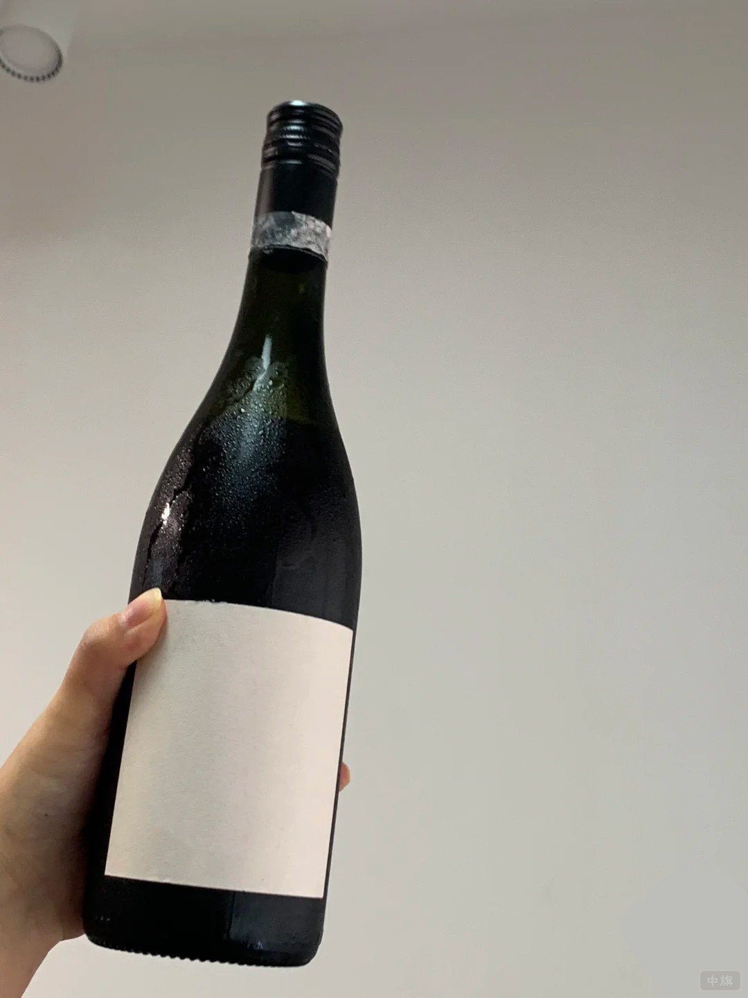 無(wú)標(biāo)簽紅酒